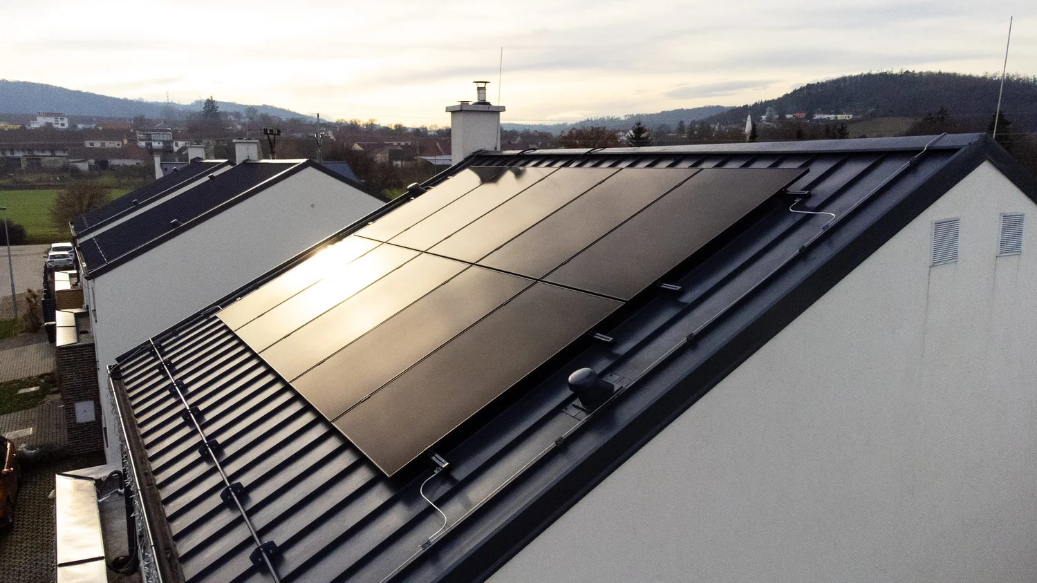 Fotovoltaická elektrárna Moravské Knínice, letecký pohled