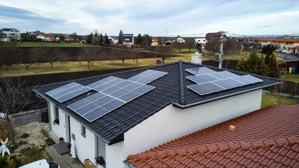 Fotovoltaická elektrárna na střeše rodinného domu, Tvarožná Lhota